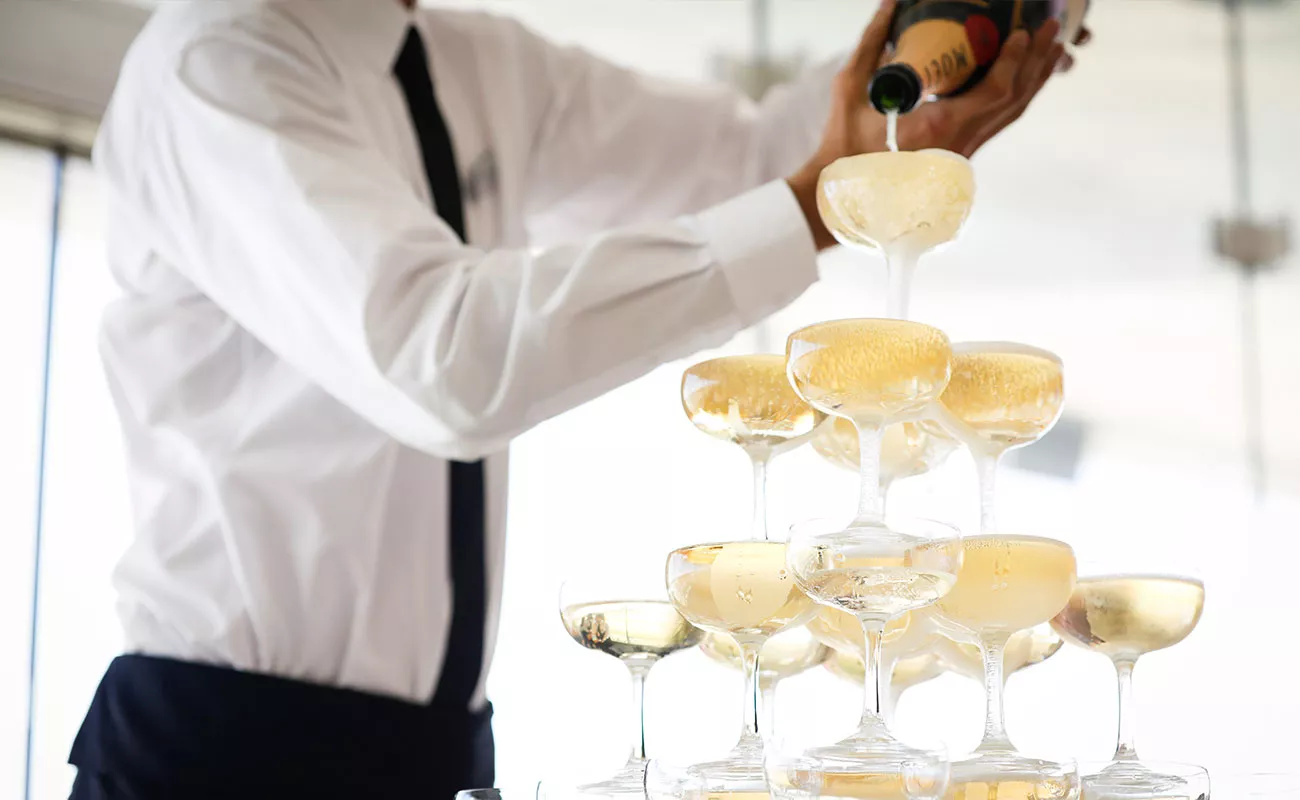 Enjoy award-winning Everest Carnival Hospitality experiences at historic Royal Randwick and vibrant Rosehill Gardens.