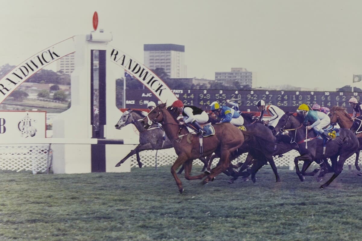 The racehorse Super Impose wins the Epsom Handicap